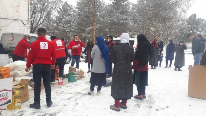 Kars’ta Kızılay ihtiyaç sahiplerini unutmadı