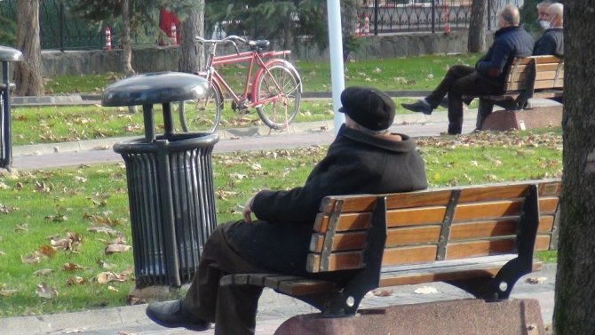 Kamerayı görünce çil yavrusu gibi dağıldılar