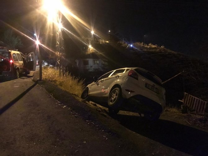 Kayseri’de ’dur’ ihtarına uymayan baba ve oğlu kaza yaparak yakalandı