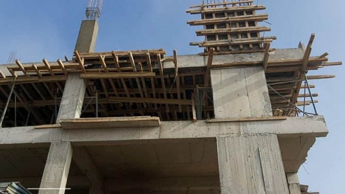 Elazığ’da inşaatın 3’üncü katından düşen genç yaralandı