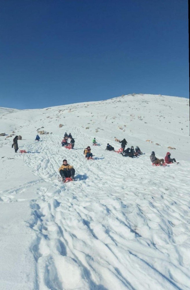 Çaldıran’da kayak sezonu açıldı
