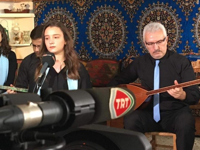 Bozüyüklü genç sanatçılar TRT Türkü Radyosu’na konuk oldular
