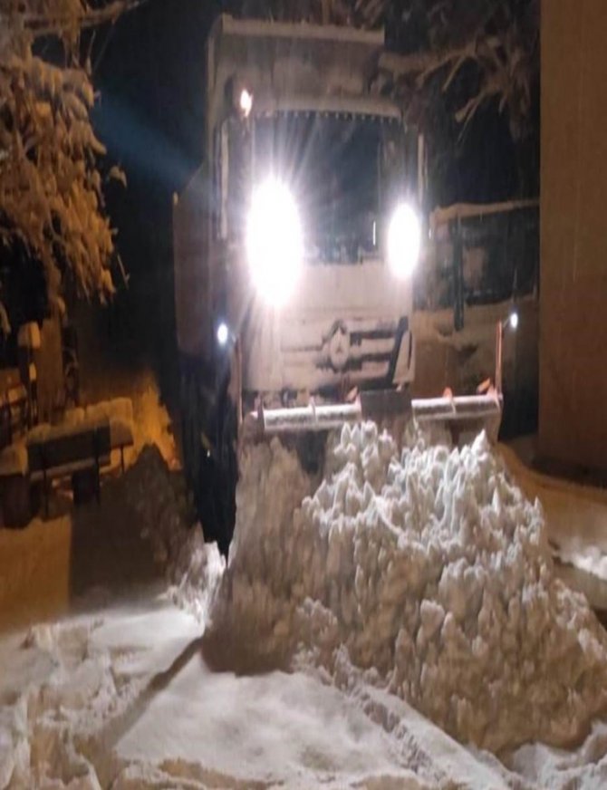 Karda kapanan 32 köy yolu açıldı
