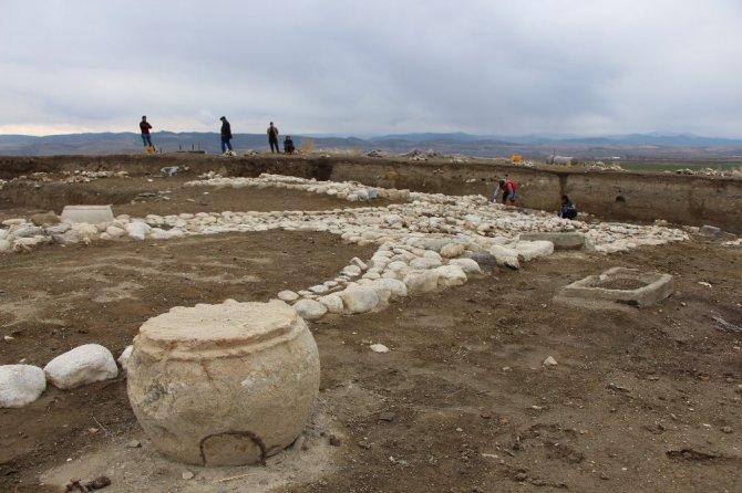 Amasya’da 2 bin 500 yıllık ateş tapınağı bulundu