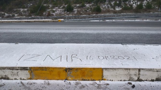 İzmir’e yılın ilk karı düştü