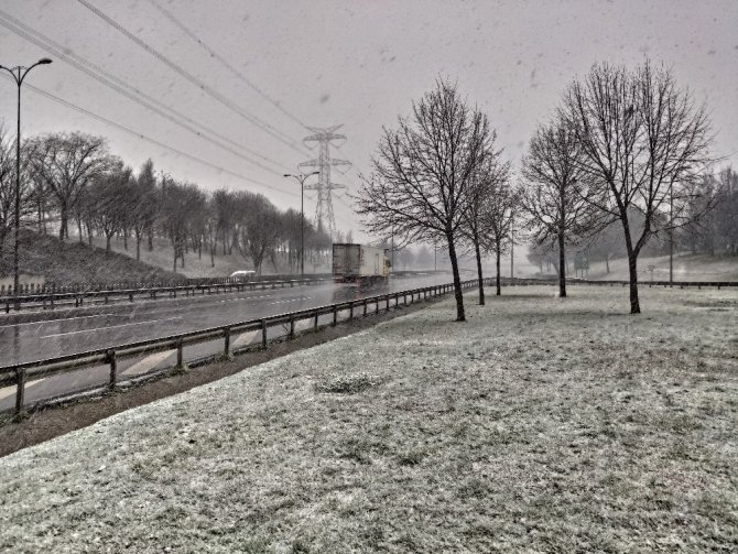 İstanbul’da kar yağışı etkili olmaya başladı