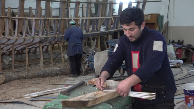 Sinop’ta Kuru ailesi 3 kuşaktır ahşap tekne üretiyor