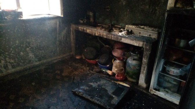 Sobayı benzinle tutuşturmak isteyince ev yandı: 6 yaralı
