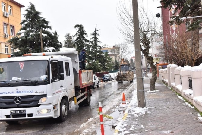 Balıkesir’de 200 kırsal mahalle yolu kapalı