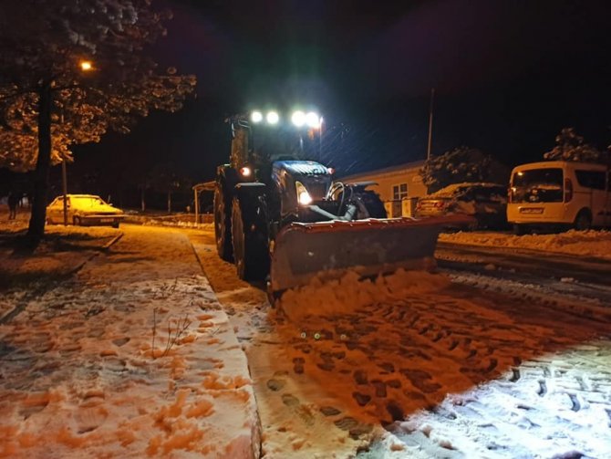 Biga Belediyesi ekiplerinin kar mesaisi