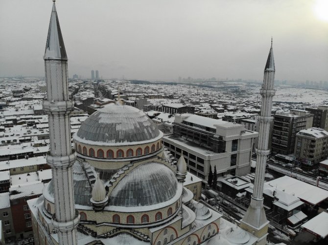 Sultangazi’de kar manzaraları havadan görüntülendi