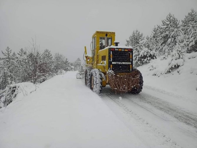 Karabük’te 98 köy yolu ulaşıma kapandı, çalışmalar sürüyor