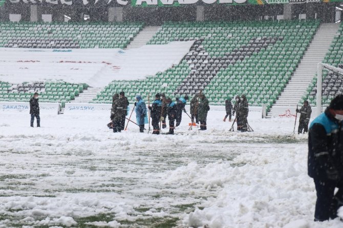 Sakaryaspor - Serik Belediyespor maçı yarına ertelendi
