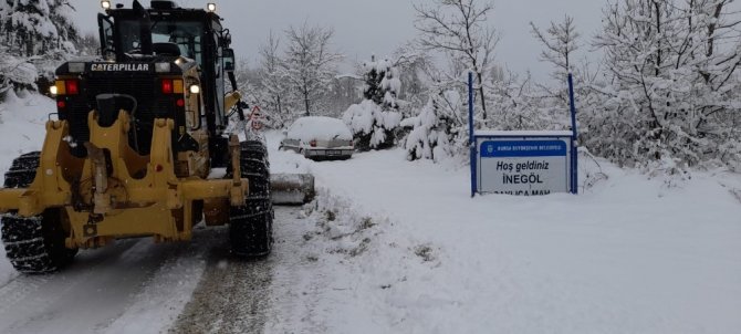 İnegöl Belediyesi karla mücadeleyi aralıksız sürdürüyor