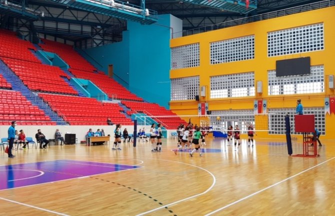 Van Büyükşehir Belediyesi Kadın Voleybol Takımı Şırnak ekibini mağlup etti