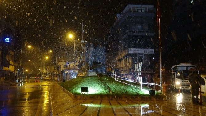 Zonguldak’ta kar yağışı etkisini sürdürüyor