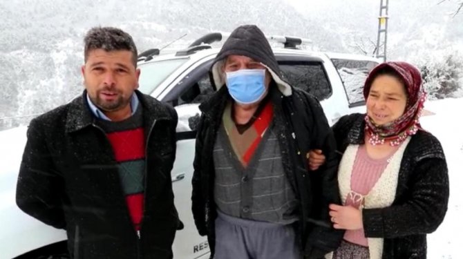 Kar nedeniyle mahsur kalan hastanın imdadına belediye ekipleri yetişti