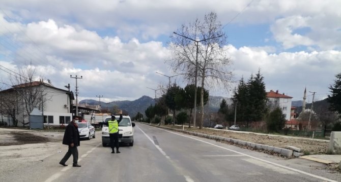 Burdur’da Jandarma ekiplerinden yaya önceliği denetimi