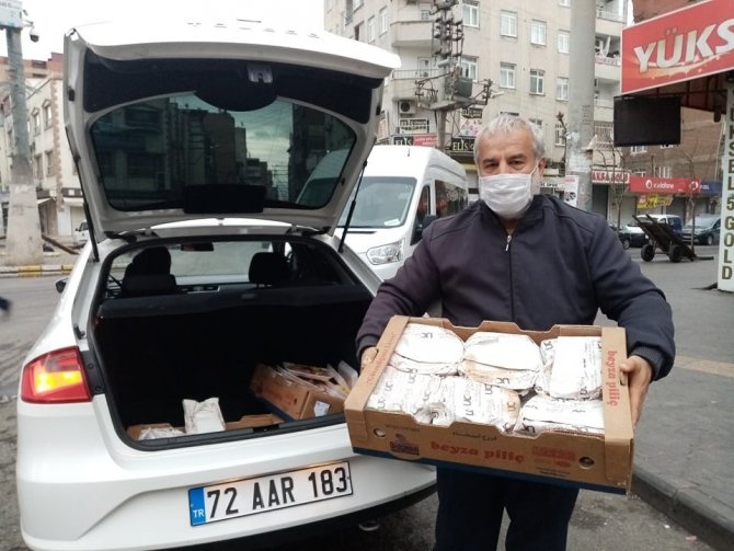 Diyarbakır’da hayırsever vatandaşlardan ihtiyaç sahiplerine gıda yardımı