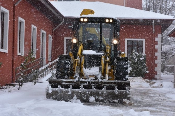 İnönü Belediyesi’nden kar yağışına anında müdahale