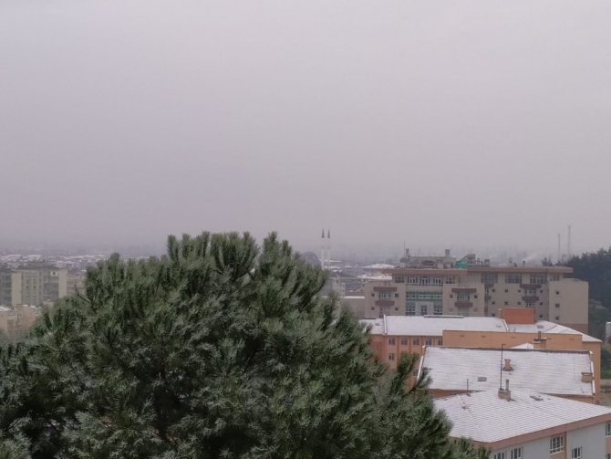 10 yıl aranın ardından Tire merkeze kar yağdı