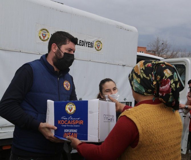 Yüreğir Belediyesi 70 bin gıda kolisi dağıttı