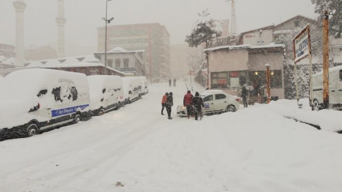 Zonguldak’ta kar kalınlığı 30 cm aştı