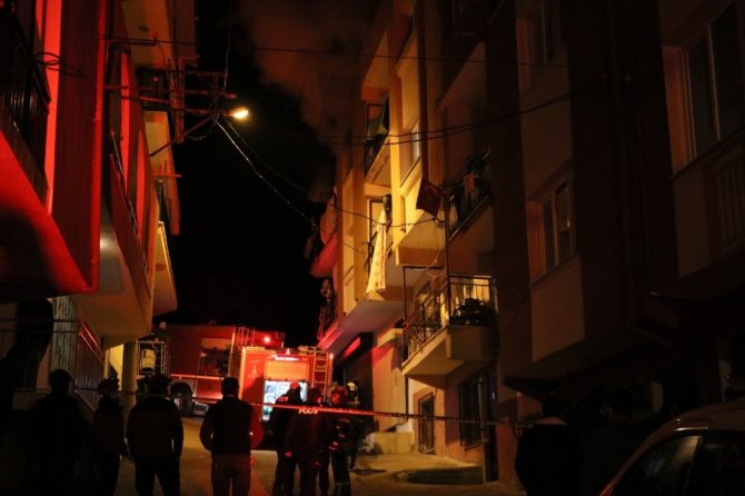İzmir’de yangın paniği: 1’i bebek 4 kişi dumandan etkilendi