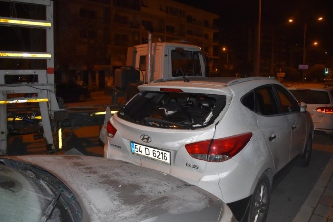 İzmir’de bir günde 2 zincirleme kaza: 14 araçta hasar oluştu