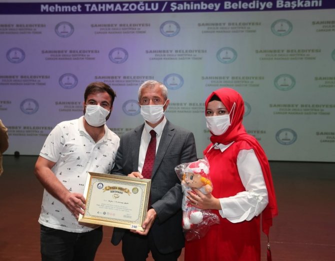 Şahinbey’de Evlilik Okulu’ndan 277 çift daha sertifikalarını aldı