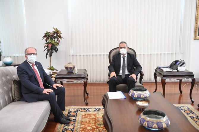 Rektör Uzun, Milli Eğitim Bakanı Prof. Dr. Mahmut Özer’i ziyaret etti