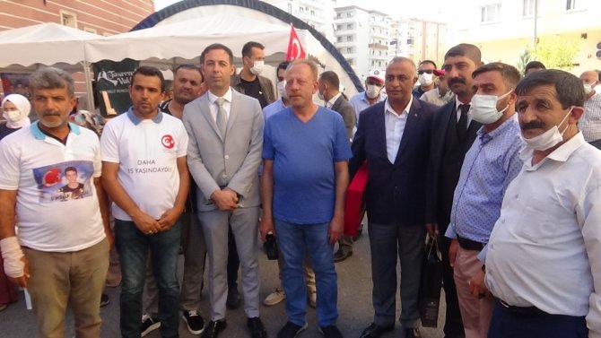 MHP Diyarbakır İl Başkanı Kayaalp, evlat nöbetindeki ailelerle buluştu