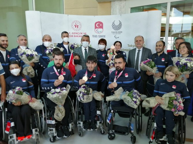 Tokyo 2020 Paralimpik Oyunları’ndan madalyayla dönen millilere coşkulu karşılama