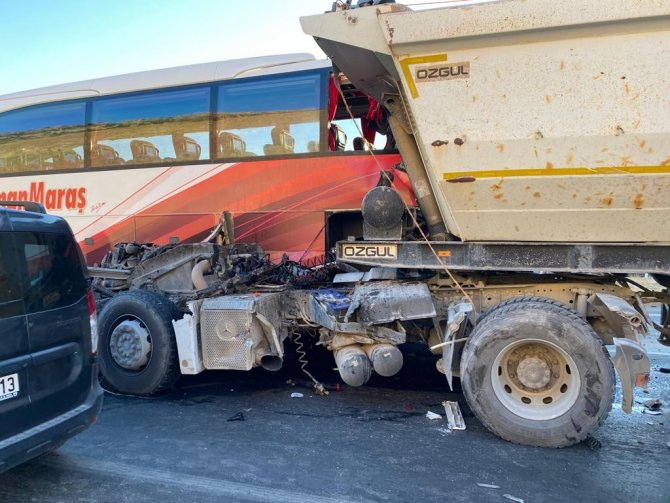 Kahramanmaraş’ta zincirleme trafik kazası: 5 yaralı