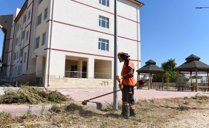 Muratpaşa’da yüz yüze eğitim öncesi okullar dezenfekte edildi