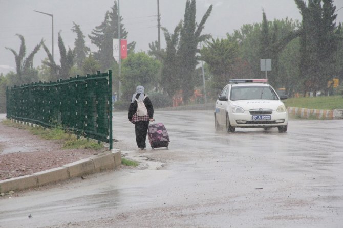 Ayancık’ta kuvvetli yağış: Metrekareye 33 kilo yağmur düştü