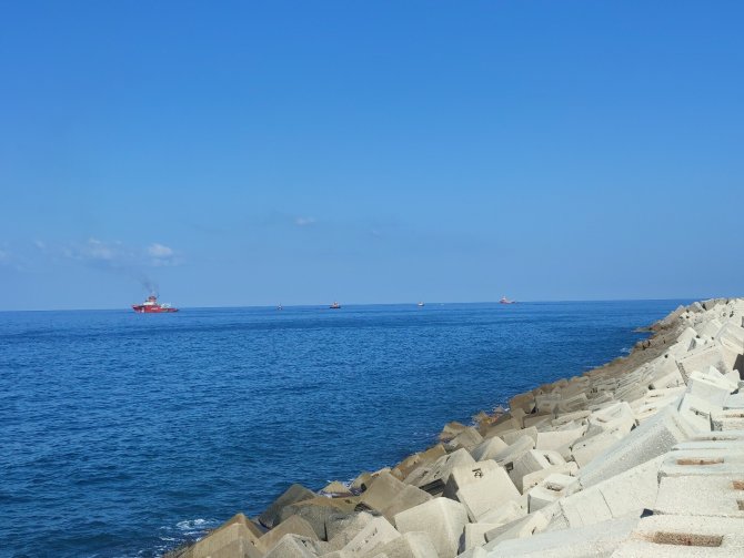 Suriye’den gelen petrol, 14 kilometrelik Samandağ sahilini sardı