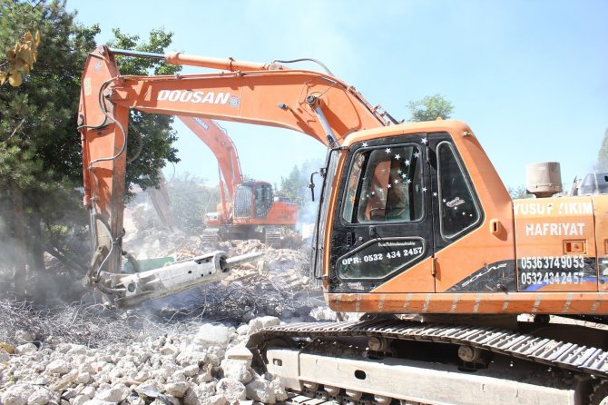 Ankara’da suçlulara kaynak olan metruk binalar yıkılıyor