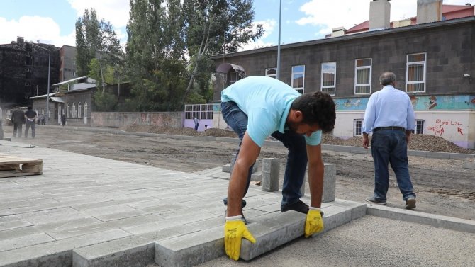 Kars Belediyesi kenti inşaat alanına çevirdi