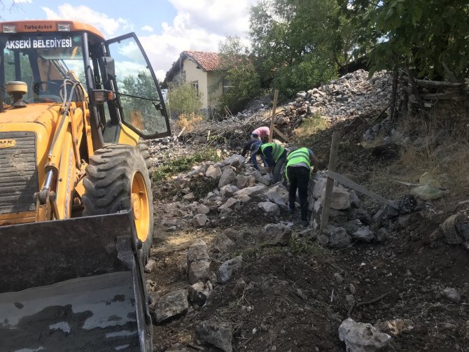 Akseki Belediyesi Alaçeşme Mahallesinde yol ve çevre düzenleme çalışması başlattı