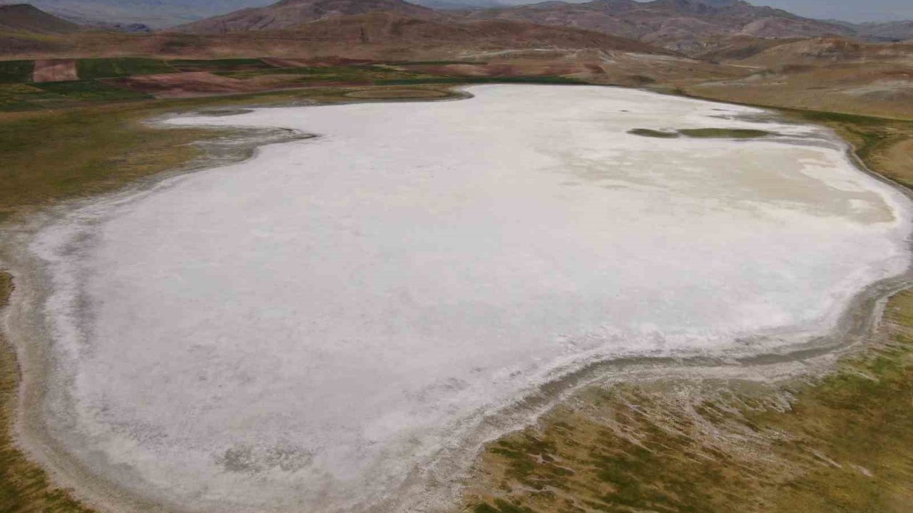 İklim değişikliği Van’daki Tuz Gölü’nü kuruttu