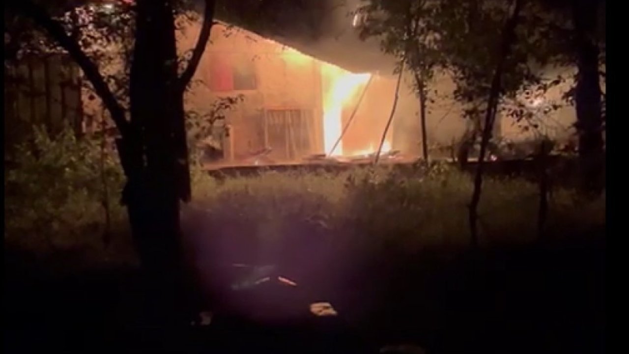 Gümüşhane’de çıkan yangında iki ev ve bir ahır kullanılamaz hale geldi