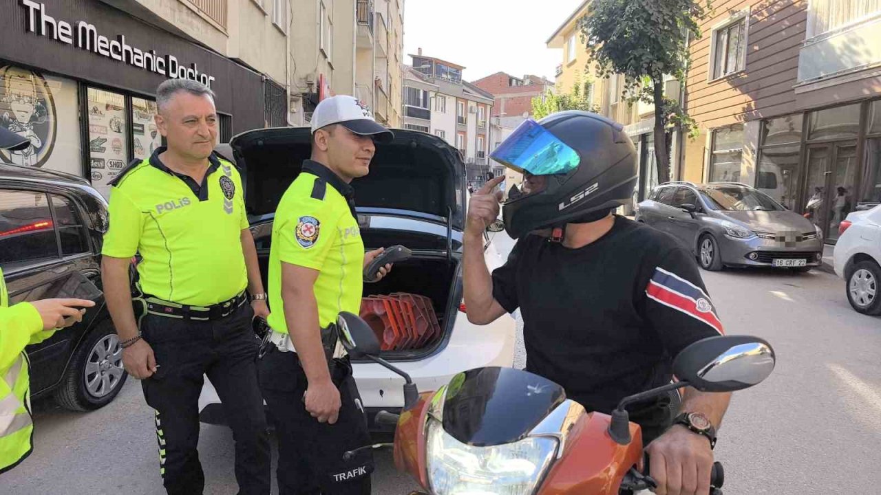 Polisten 10 kez kask cezası yedi