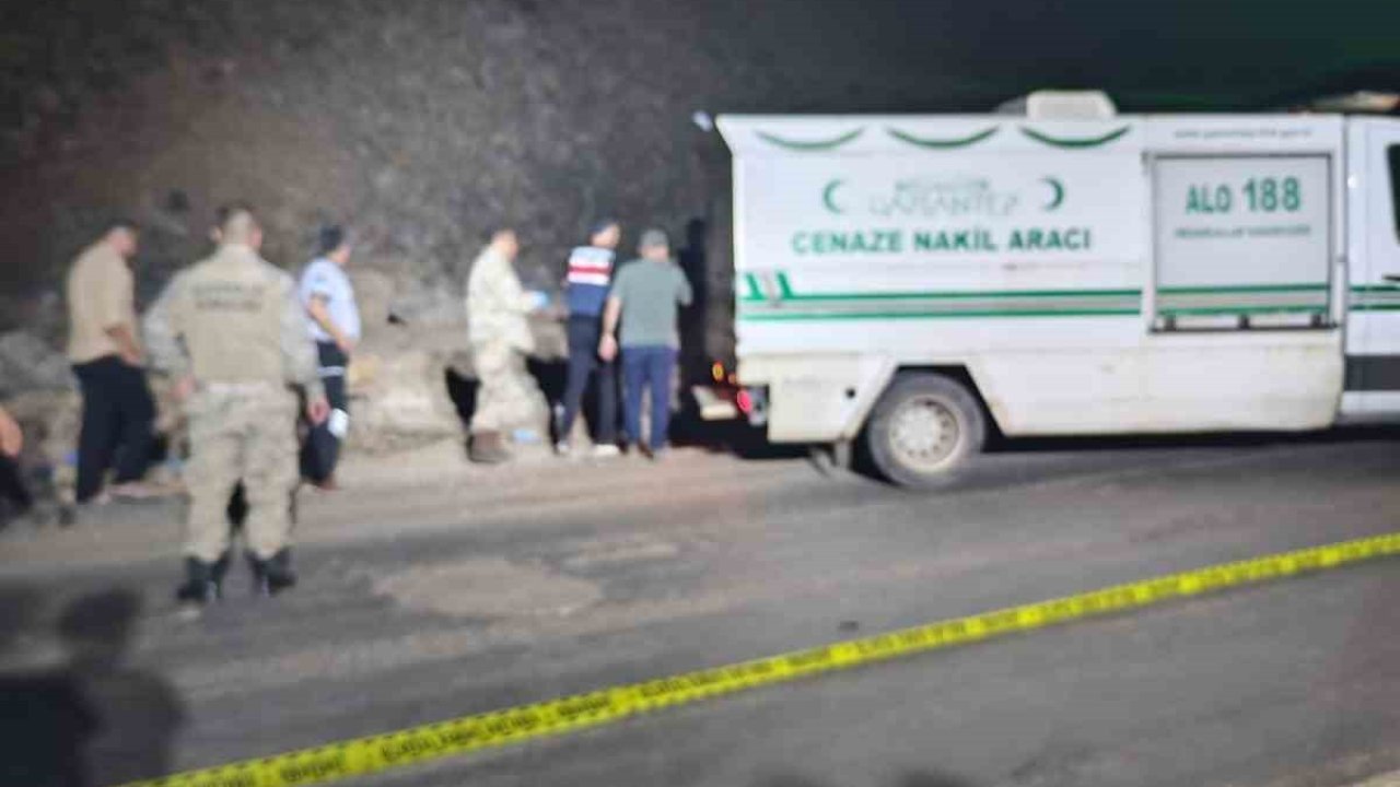 Gaziantep’te kontrolden çıkan motosiklet devrildi: 2 genç hayatını kaybetti