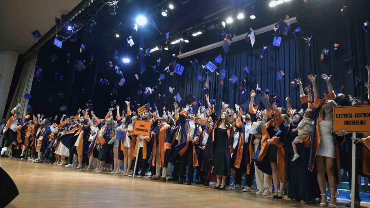 Genç mühendisler mezun oldu