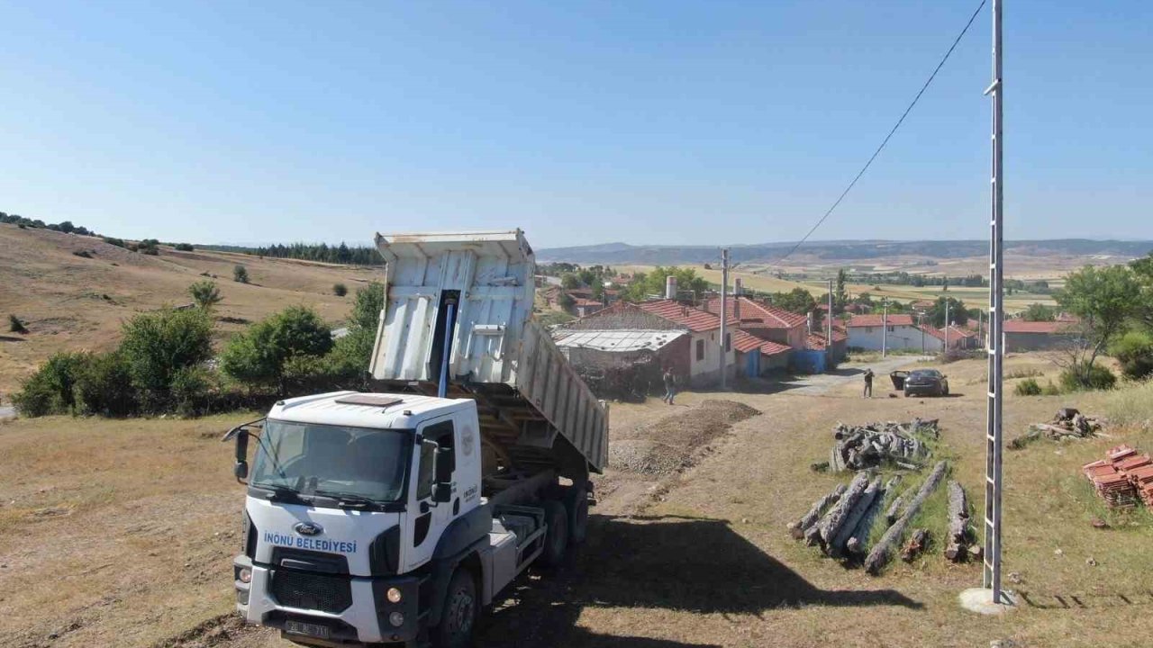 İnönü’de dış mahalle yolları yapımı devam ediyor