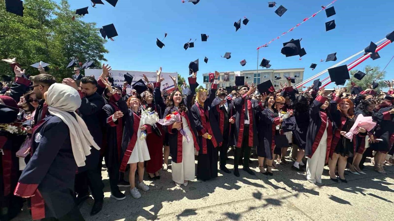 Geleceğin iletişimcileri kep attı