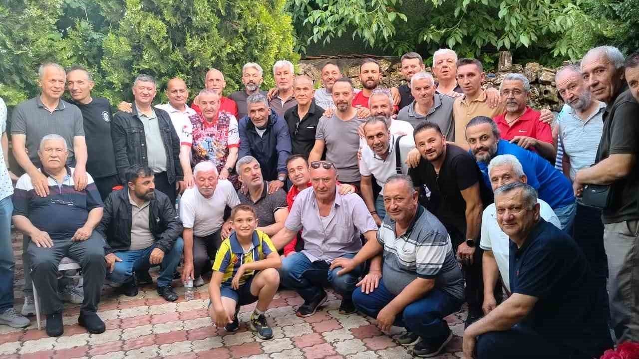 Masterler derneği üyeleri dostluk maçı sonrası gönüllerince eğlendi