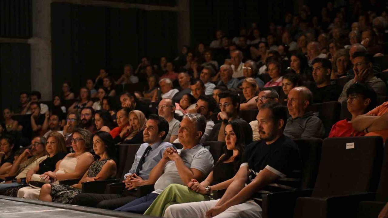 4. Avukat Soner Ustaoğlu Tiyatro Günleri perdelerini kapattı