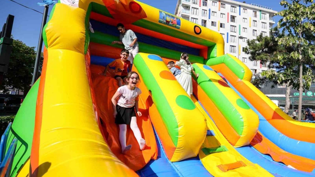 Ümraniye’nin parklarında yaz coşkusu: Çocuk festivali başladı